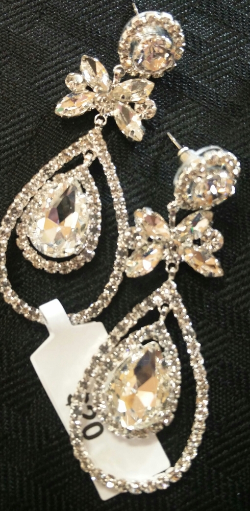 🆕 Silver rhinestone earrings